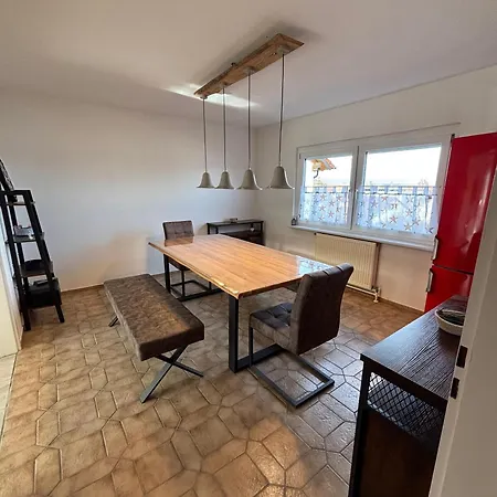 Geräumige Tini - Im Schönen Felsenstädtchen Apartment